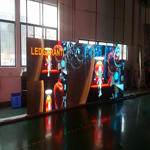 Kapalı Alan Küçük Piksel Aralığı LED Ekranı – Benzersiz Tasarım COB P0.4, Uygulama